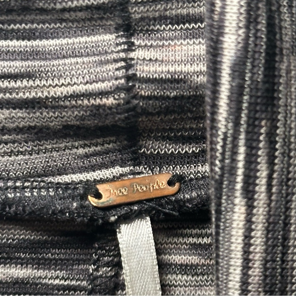 Free People Black and Gray Turtleneck Sweater - Picture 4 of 14